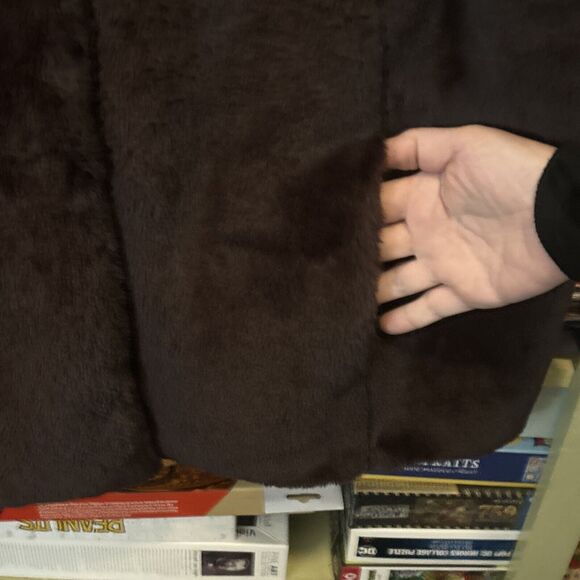 Marc New York Women L Chocolate Brown Faux Fur Sleeveless Vest Pockets Soft EUC - Picture 3 of 4